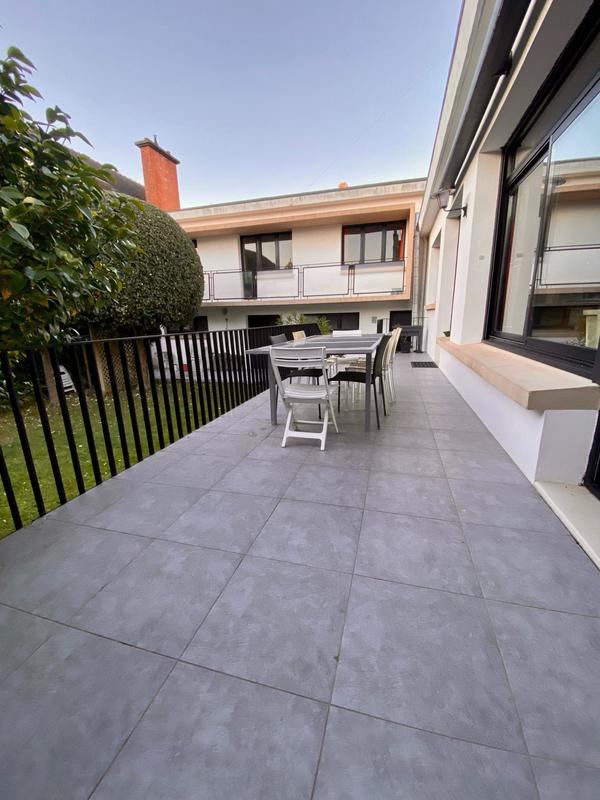 Maison - 225 m² - 7 pièces