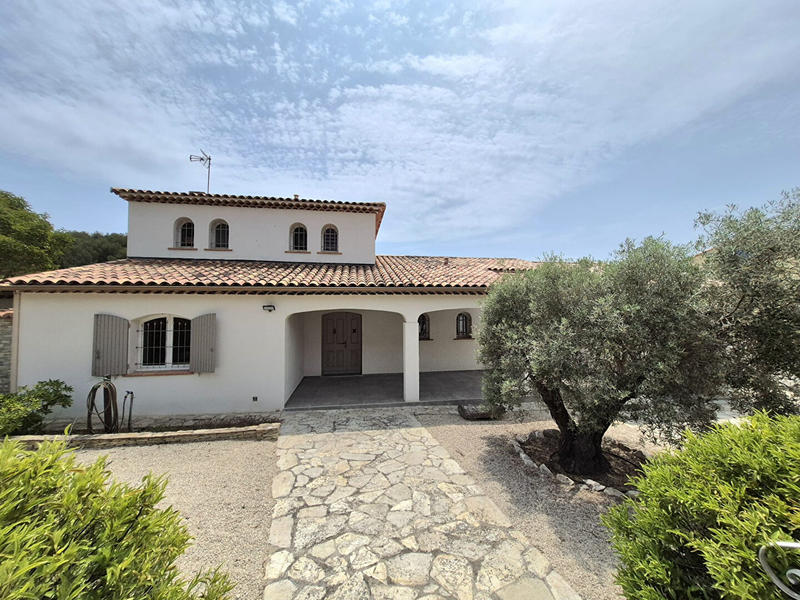 Maison - 170 m² - 5 pièces