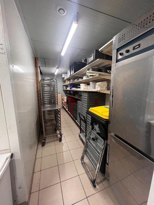 Local commercial - 200 m² - 3 pièces