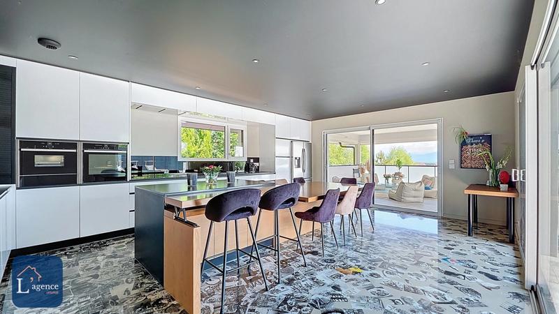 Maison - 304 m² - 8 pièces