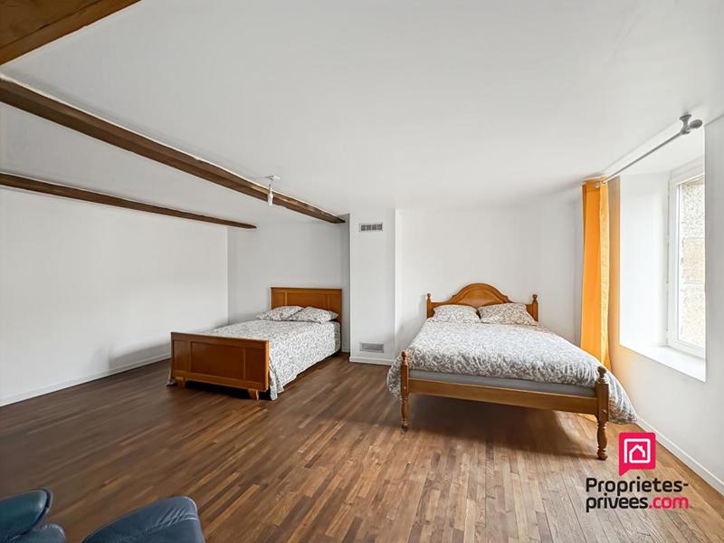 Maison - 260 m² - 6 pièces