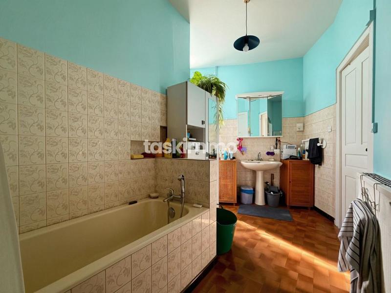 Maison - 250 m² - 6 pièces