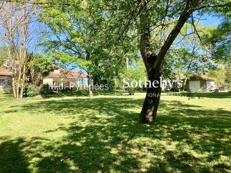 Maison - 230 m² - 6 pièces