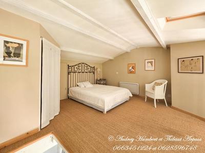 Maison - 215 m² - 7 pièces