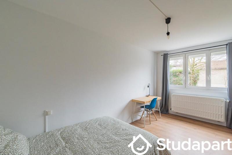 Chambre - 12 m² - 1 pièce