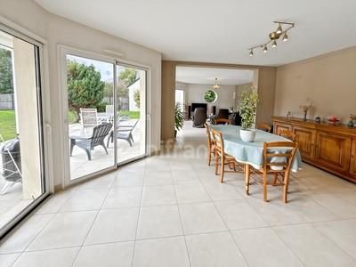 Maison - 214 m² - 7 pièces