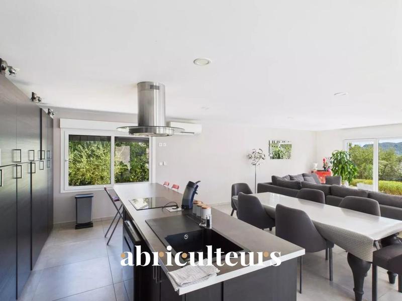 Maison - 186 m² - 4 pièces