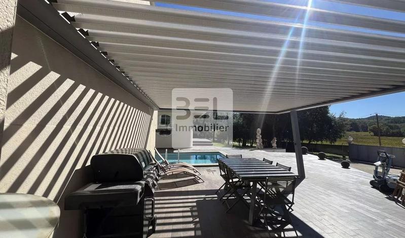 Villa - 258 m² - 8 pièces