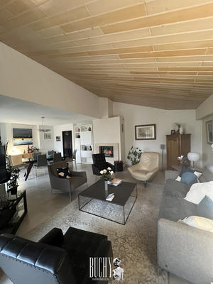 Maison - 215 m² - 7 pièces