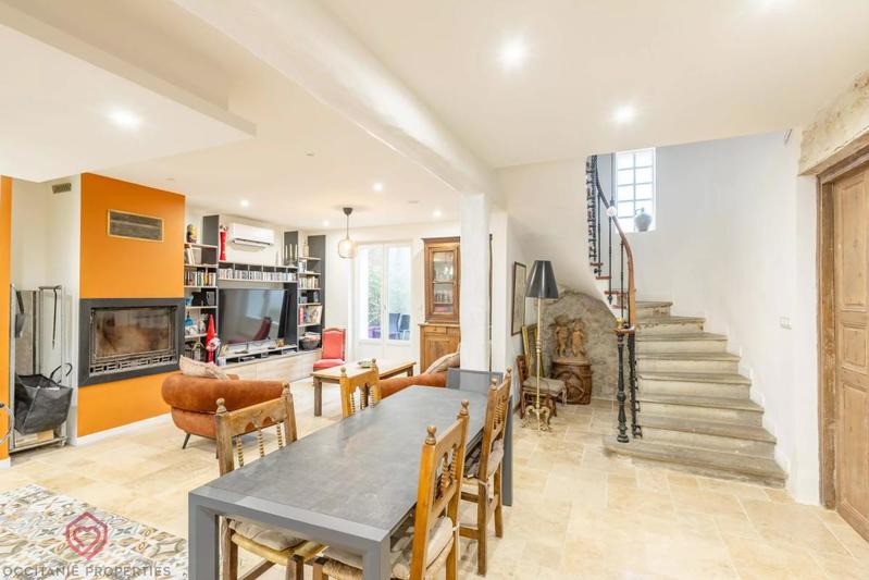 Maison de village - 305 m² - 11 pièces