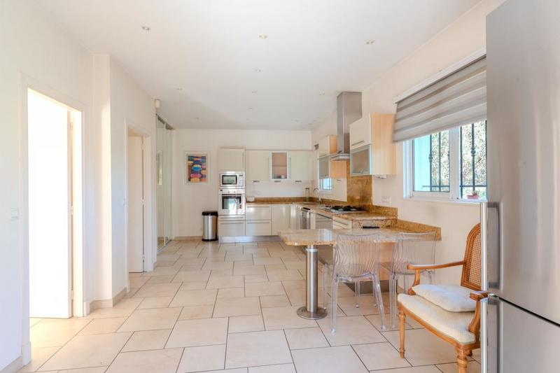 Villa - 303 m² - 6 pièces