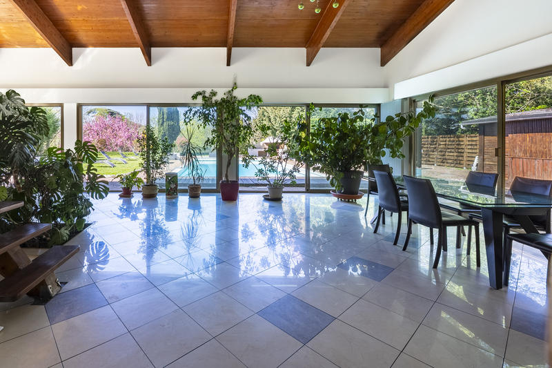 Maison - 753 m² - 15 pièces