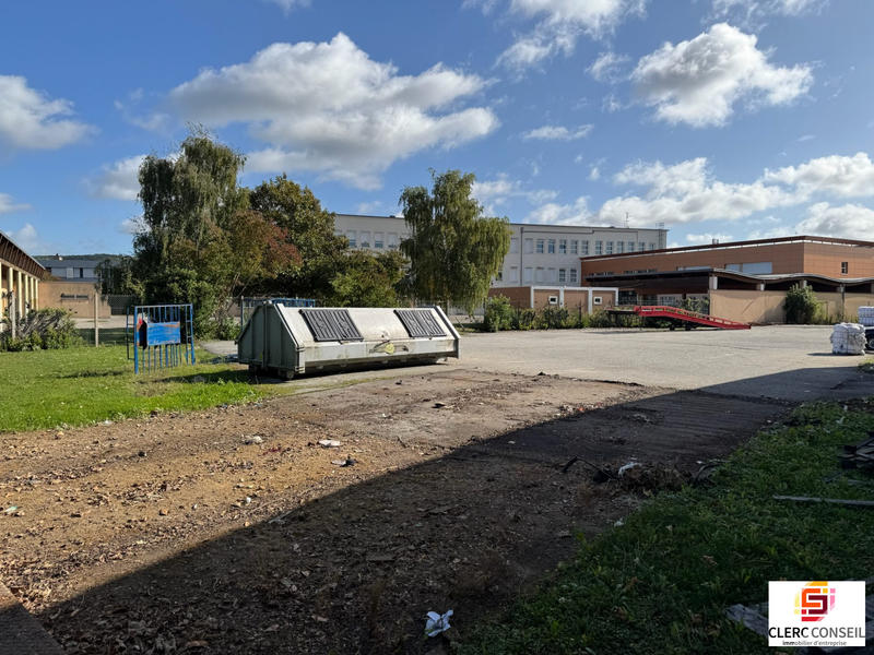 Local d'activités - 1 700 m²