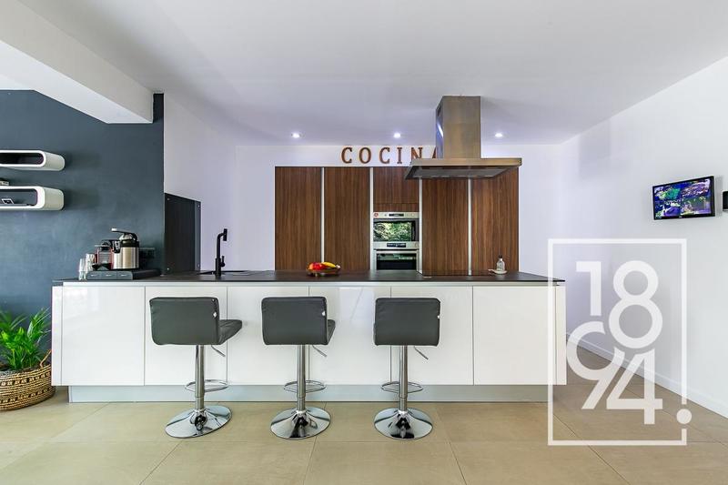 Villa - 230 m² - 6 pièces