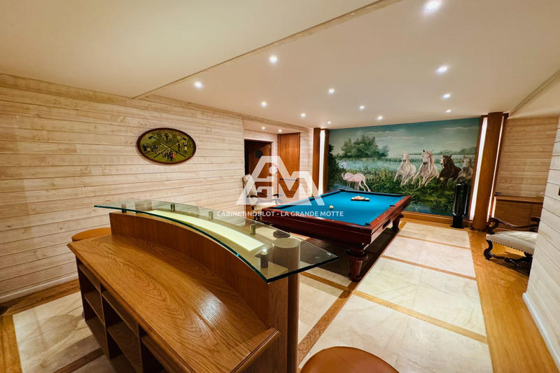 Maison de maîtres - 650 m² - 14 pièces