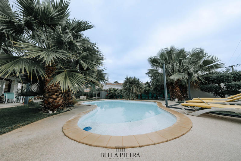 Maison - 218 m² - 5 pièces