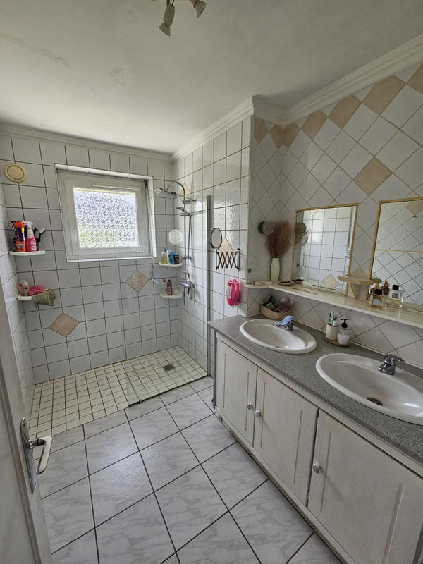 Maison - 183 m² - 10 pièces