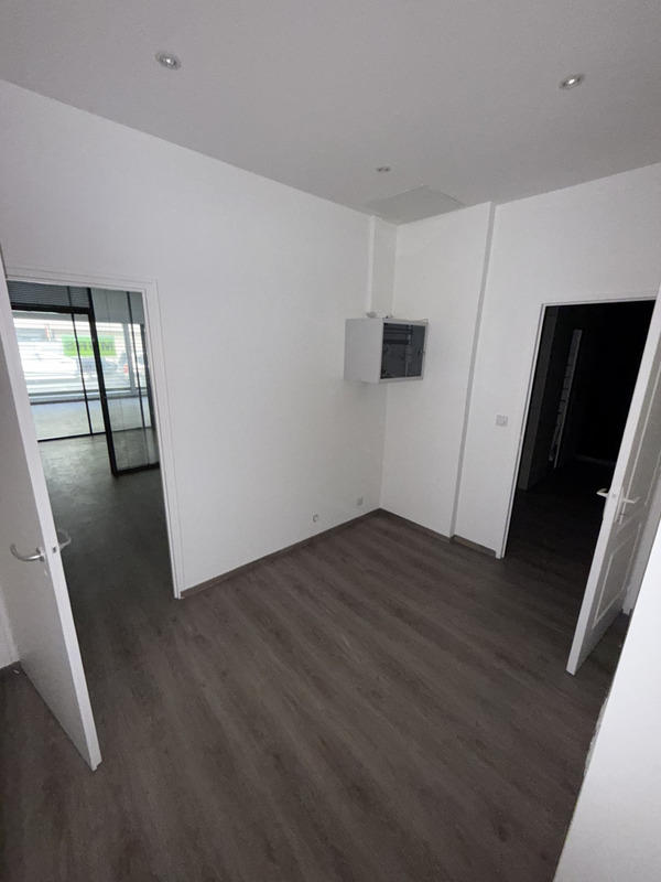 Local commercial - 96 m² - 5 pièces