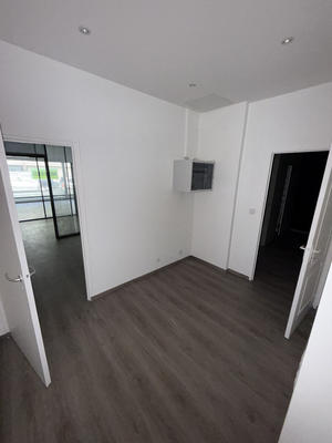 Local commercial - 96 m² - 5 pièces