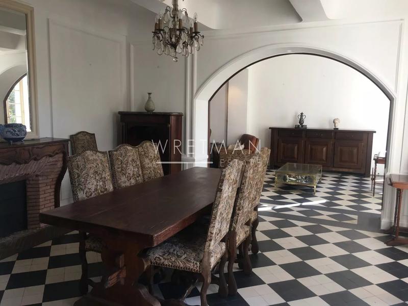 Mas - 300 m² - 13 pièces