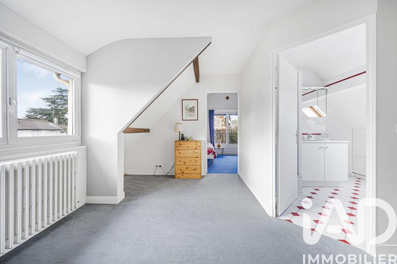 Maison - 237 m² - 8 pièces