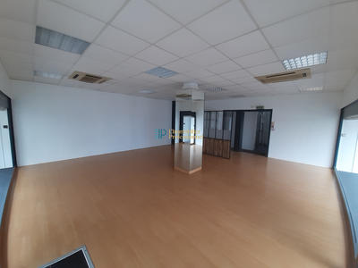 Local commercial - 250 m² - 6 pièces
