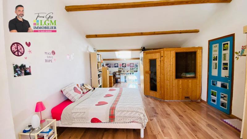 Maison - 237 m² - 7 pièces