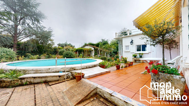 Maison - 266 m² - 7 pièces