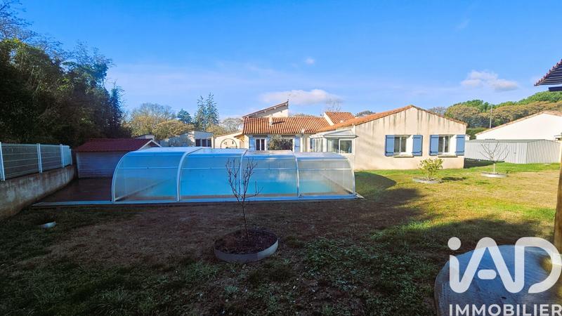 Maison - 205 m² - 8 pièces