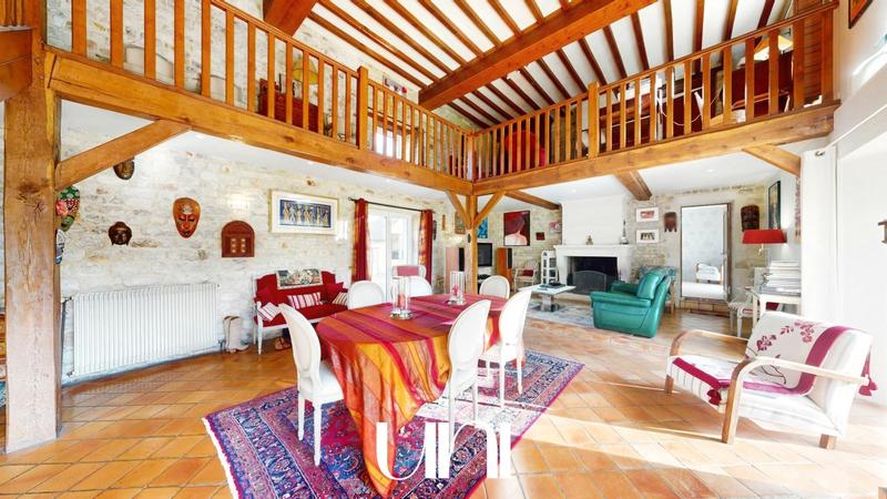 Maison - 220 m² - 5 pièces