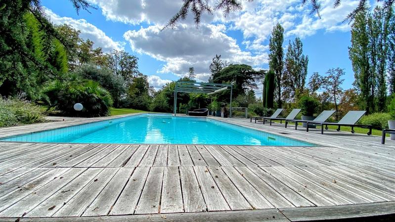 Propriété - 403 m² - 10 pièces