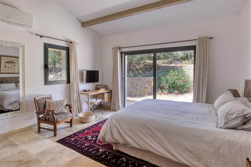 Villa - 237 m² - 8 pièces