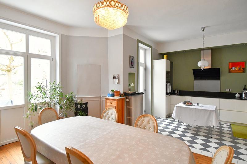 Maison - 230 m² - 8 pièces