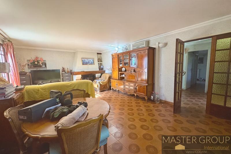 Maison - 208 m² - 9 pièces