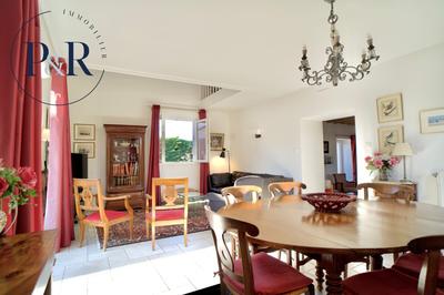 Maison - 222 m² - 8 pièces