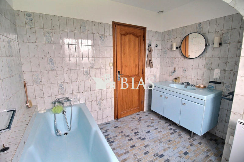 Maison - 230 m² - 7 pièces