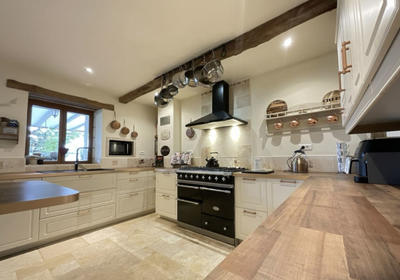 Maison - 231 m² - 8 pièces