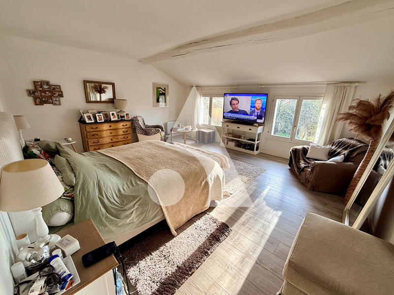 Maison - 320 m² - 8 pièces