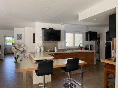 Maison - 180 m² - 5 pièces