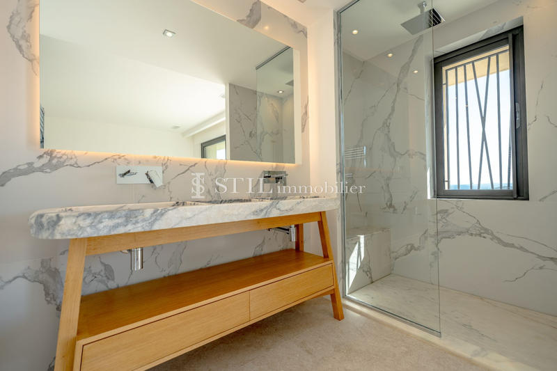 Villa - 353 m² - 6 pièces