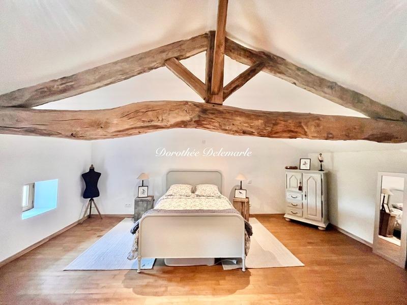 Maison - 298 m² - 9 pièces