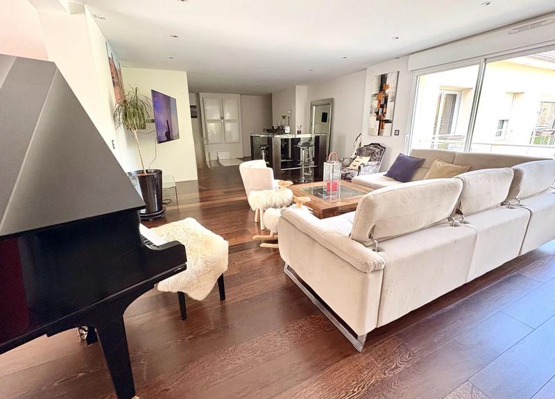 Appartement - 205 m² - 6 pièces