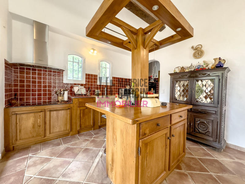 Maison - 250 m² - 9 pièces