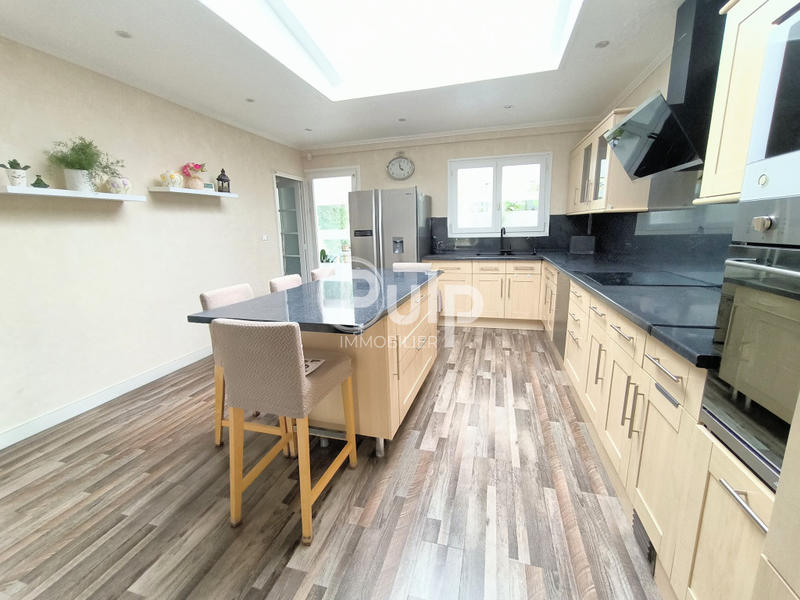 Maison - 210 m² - 6 pièces