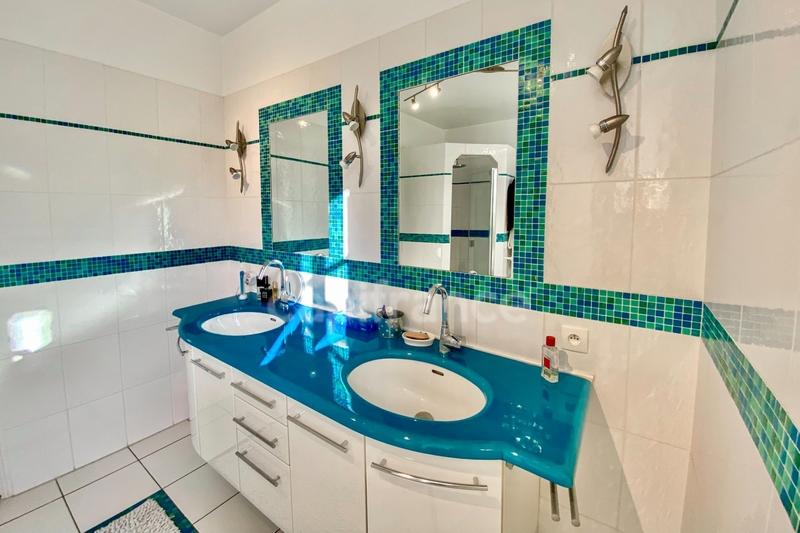 Propriété - 366 m² - 10 pièces