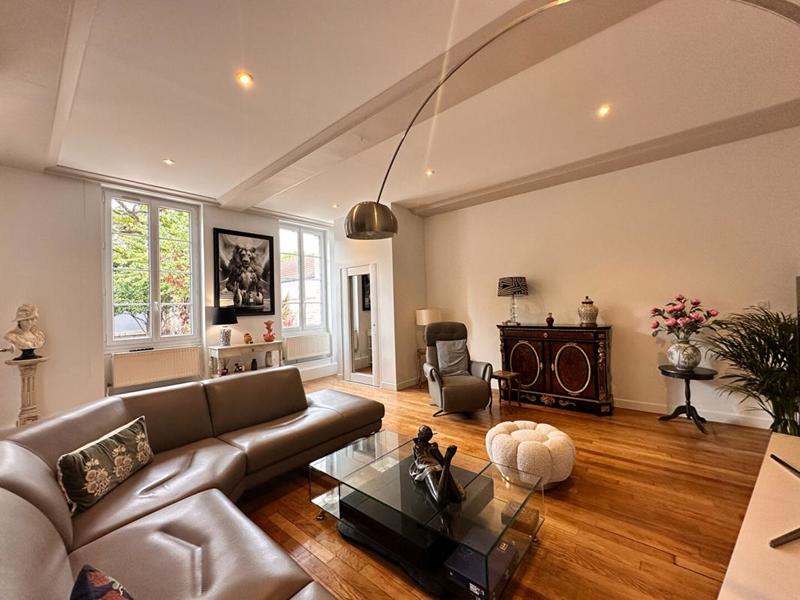 Maison - 292 m² - 8 pièces