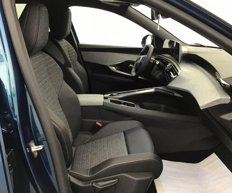 Peugeot 3008 III 1.2 Hybrid 145 Allure E-Dcs6