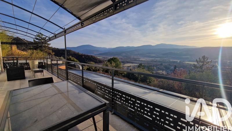 Maison - 246 m² - 9 pièces