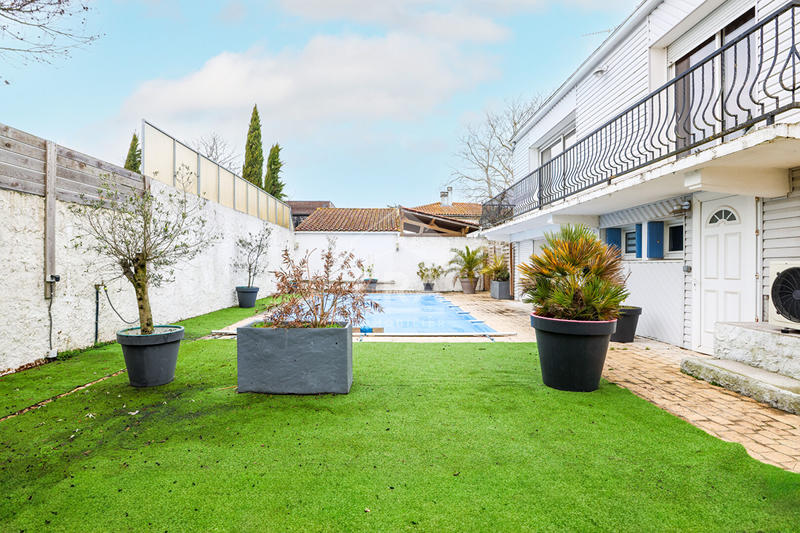 Maison - 180 m² - 9 pièces