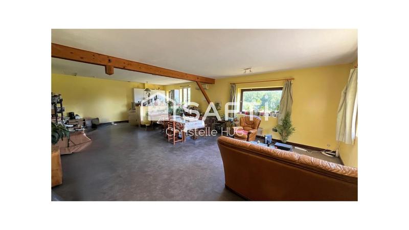 Maison - 1 200 m² - 35 pièces